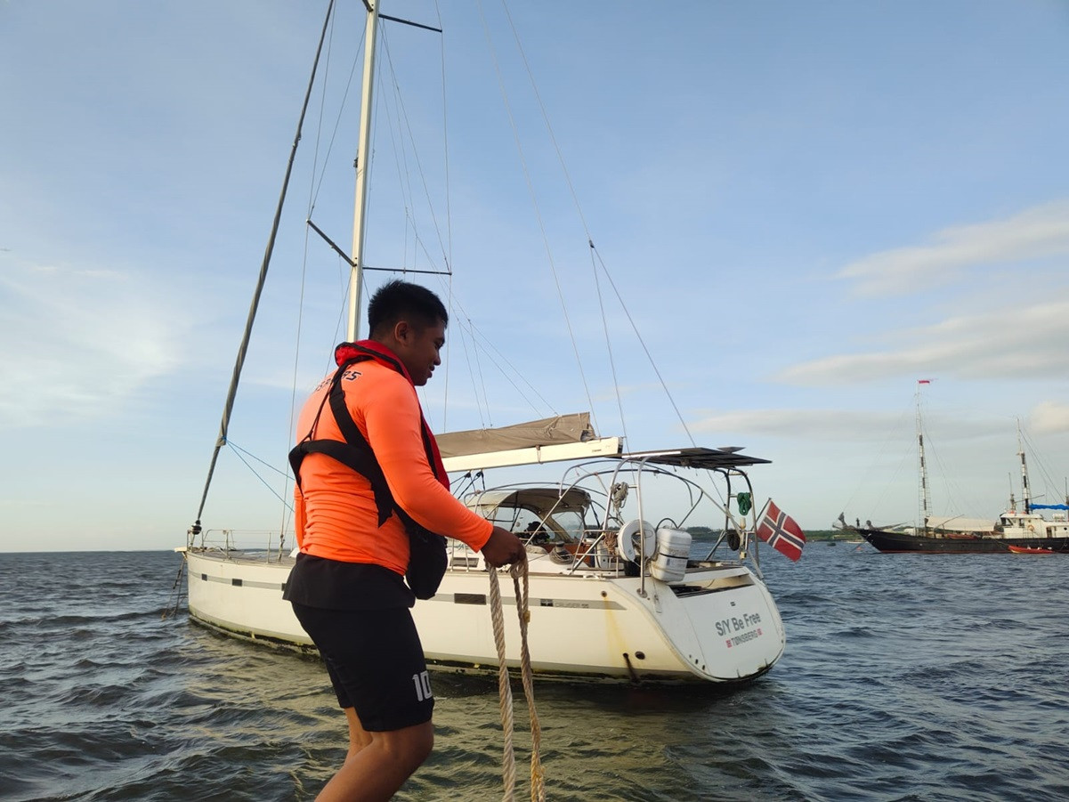 Yacht Berbendera Norwegia Mati Mesin di Selat Badung, Tim SAR Sempat Terkendala Alun - JPNN.com Bali