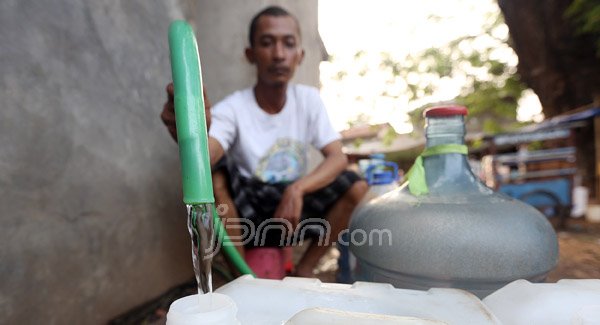 Selama 4 Bulan Kekeringan, Pemkab Bogor Distribusikan 3,2 Juta Liter Air Bersih Untuk Warga - JPNN.com Jabar