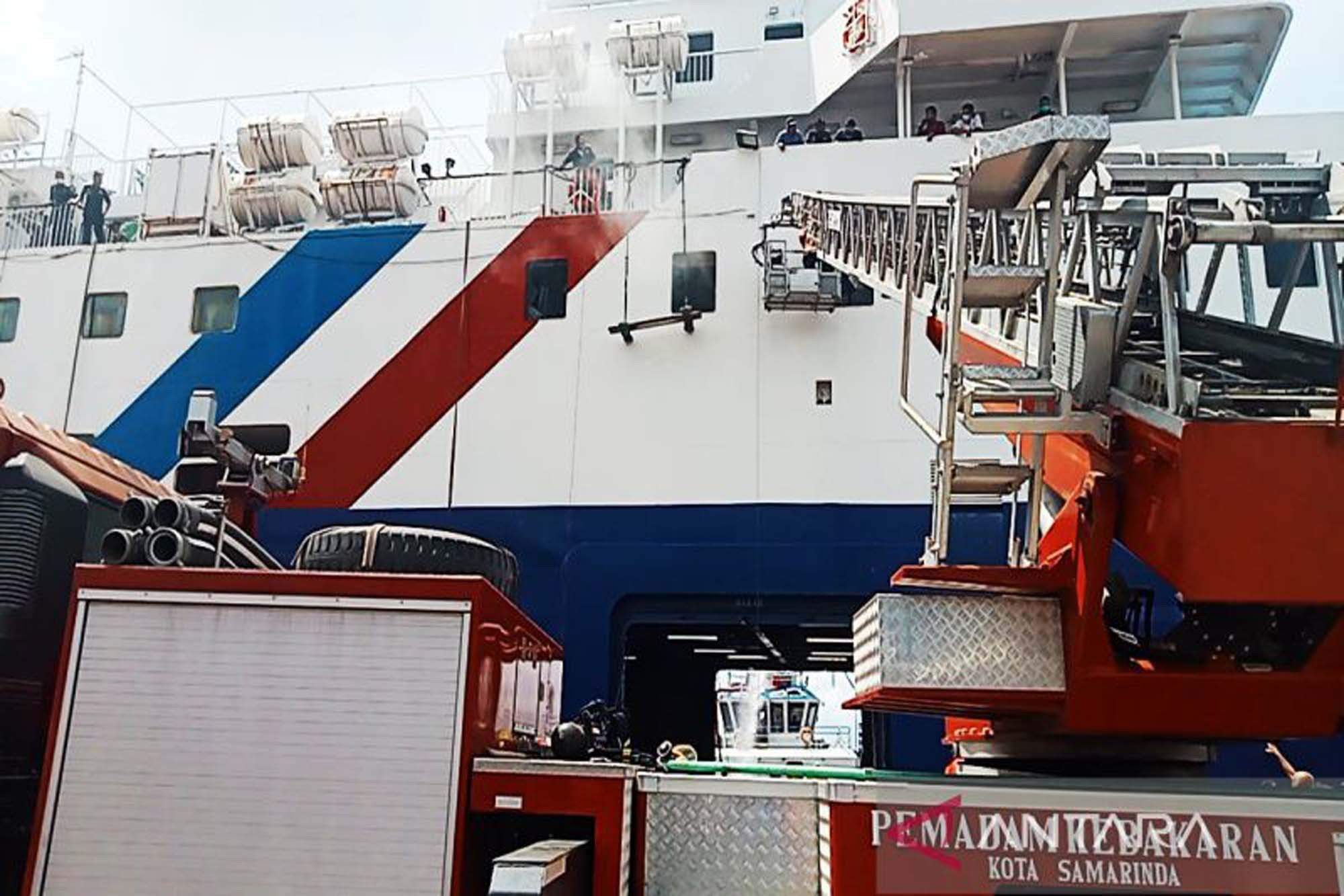 Passenger Ship on Samarinda-Parepare Route Catches Fire - JPNN.com English