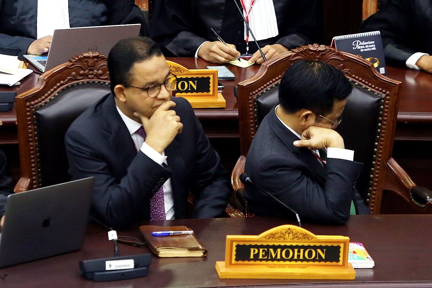 Anies Baswedan dan Muhaimin Iskandar saat menghadiri sidang putusan PHPU Presiden dan Wakil Presiden 2024 di Gedung Mahkamah Konstitusi, Jakarta, Senin (22/4). Foto: Ricardo/JPNN