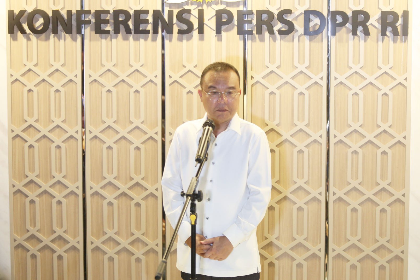 Wakil Ketua DPR Sufmi Dasco Ahmad menyampaikan keterangan kepada wartawan terkait revisi Undang-undang (UU) Pilkada di kompleks Parlemen, Jakarta, Kamis (22/8). Dasco menyatakan pengesahan revisi UU Pilkada batal dan saat pendaftaran calon kepala daerah dalam Pilkada pada 27 Agustus 2024 yang akan berlaku adalah keputusan judicial review Mahkamah Konstitusi yang mengabulkan gugatan Partai Buruh dan Partai Gelora.