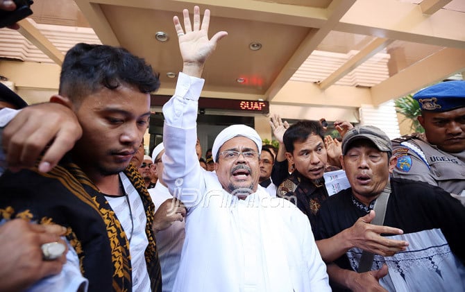 Mujahid 212 Ungkap Bukti Rakyat Lebih Cinta Habib Rizieq Ketimbang Presiden Jokowi - JPNN.com