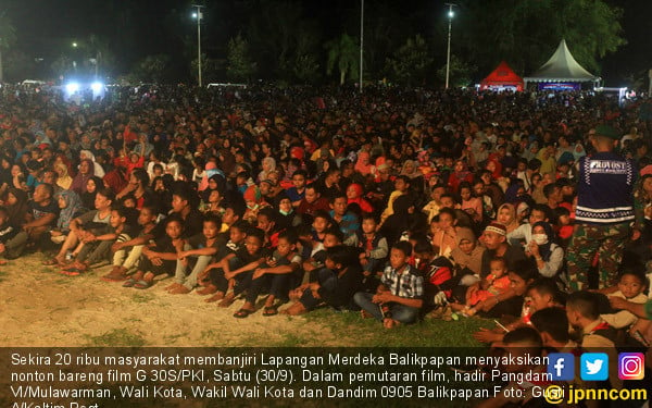 Ribuan Orang Nobar Film G30S PKI - JPNN Foto
