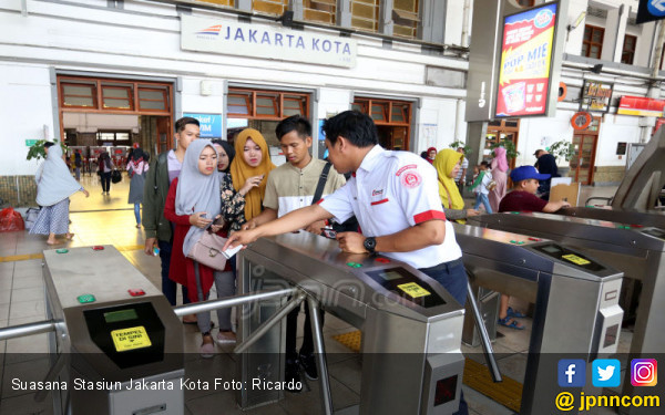  Stasiun Jakarta Kota JPNN Foto 