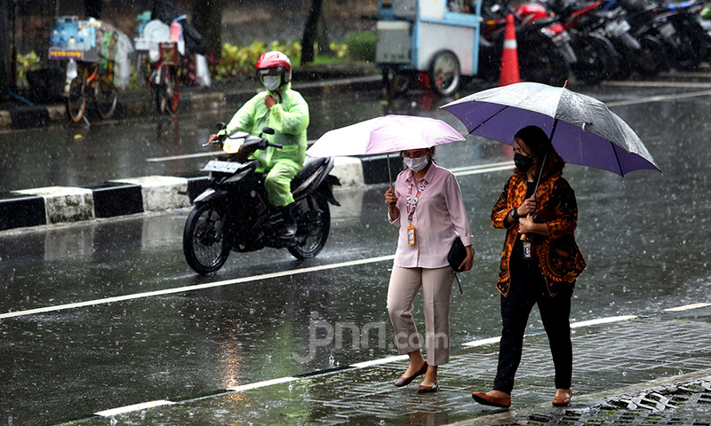 Prakiraan Cuaca Hari Ini, Warga DKI Jakarta Jangan Lupa Bawa Payung Ya! - JPNN.com