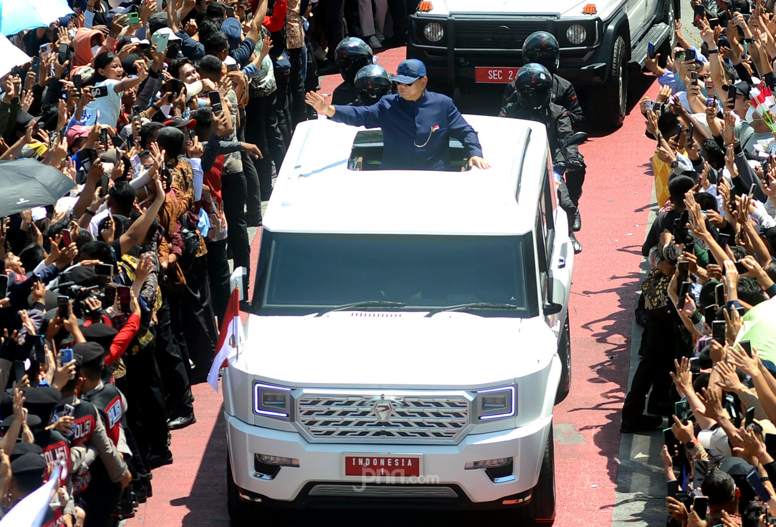 Presiden Prabowo Subianto bakal melarang menteri kabinetnya menggunakan mobil mewah impor sebagai kendaraan dinas. ilustrasi. Foto : Ricardo