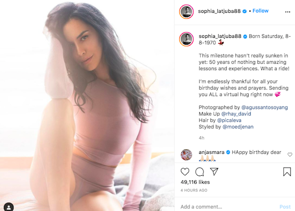 Rayakan Ultah ke-50, Sophia Latjuba Unggah Foto Seksi di Ranjang