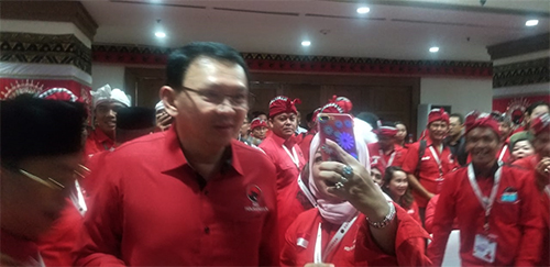 Jokowi Datang dengan Pakaian Adat Bali, Ahok Pakai Baju PDIP