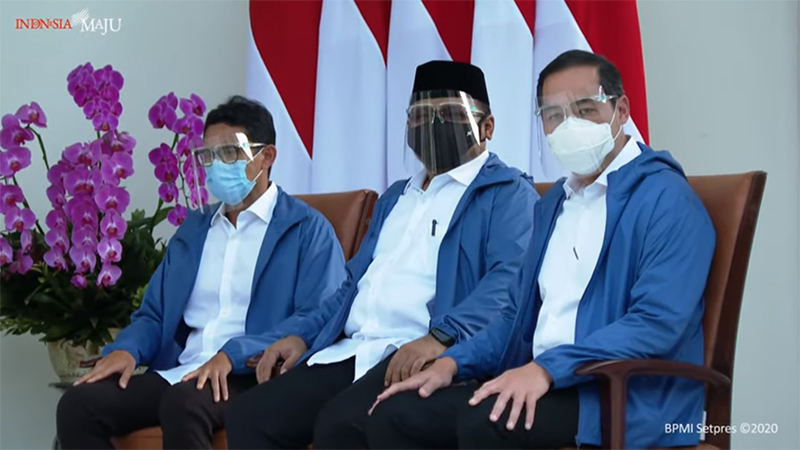 6 Menteri Baru Jokowi Pakai Jaket Biru, Pengin Tahu Apa Artinya?