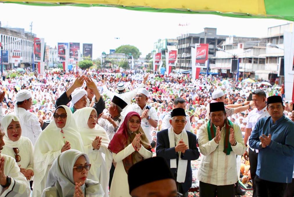 Kiai Ma&#039;ruf &amp; Menantu Jokowi Datang, Warga Padang Sidempuan Tumpah Ruah
