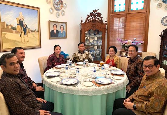 Pak Prabowo dan Bu Mega Tampak Akrab Banget, Nih Foto-fotonya