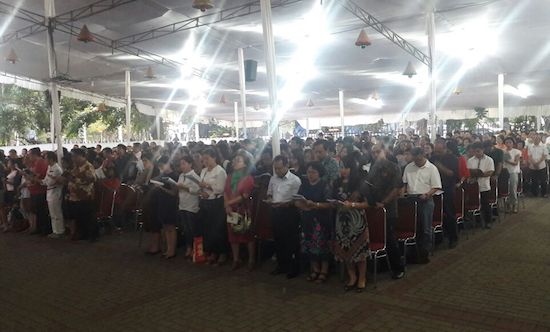 Ribuan Umat Katolik Penuhi Gereja Katedral Jakarta