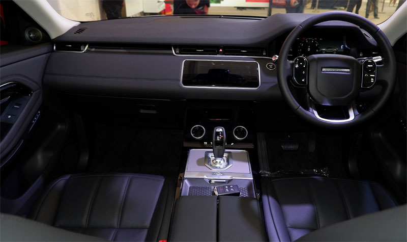 Range Rover Evoque Terbaru Punya Teknologi Kap Mesin Transparan