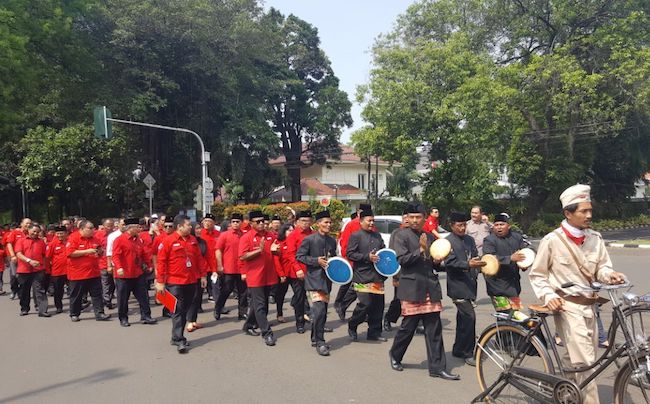 Konvoi Budaya dan Selawatan Iringi Pendaftaran PDIP ke KPU