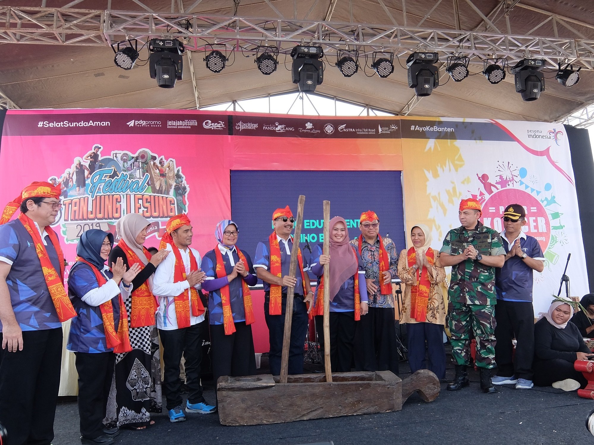Menpar Arief Yahya Buka Festival Tanjung Lesung &amp; Rhino Cross Triathlon 2019