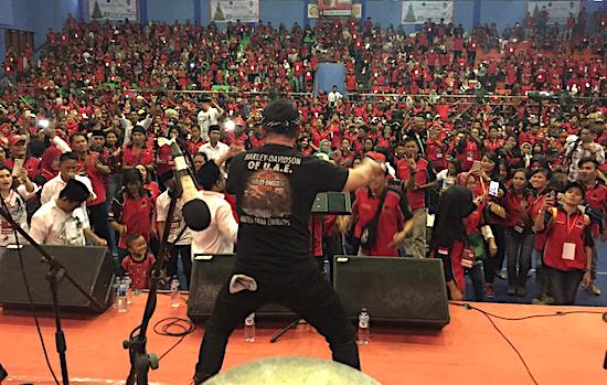 Konsolidasi Relawan Caleg PDIP Serasa Konser Rock