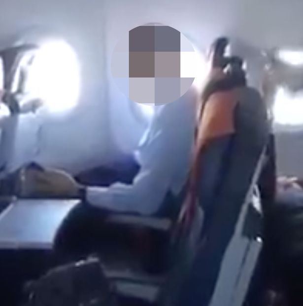 Kacau, Pria Ini Ketahuan Masturbasi di Dalam Pesawat Terbang
