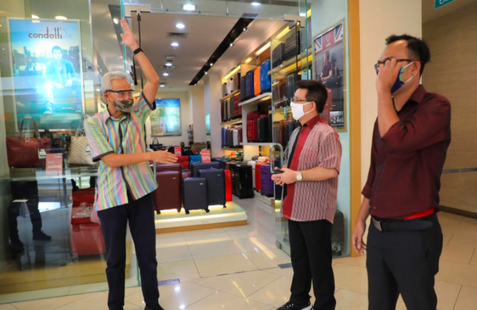 Cek Penerapan New Normal di Pusat Perbelanjaan, Ganjar: Itu yang Dekat-dekat, Ayo Jaga Jarak