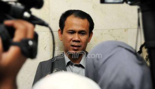 Lebih Baik Mengganti Presiden PKS sebelum Melawan Jokowi