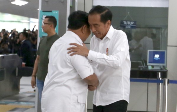 Pengin Tahu Perasaan Bu Megawati Lihat Jokowi Bertemu Prabowo?