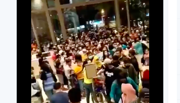 Mal Tentrem Semarang Diserbu Warga saat Liburan, Begini Reaksi Pak Ganjar