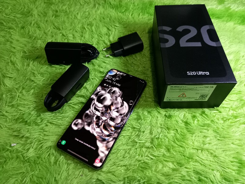 Samsung Galaxy S20 Ultra: Layar Lebar, Puas Buat Nonton
