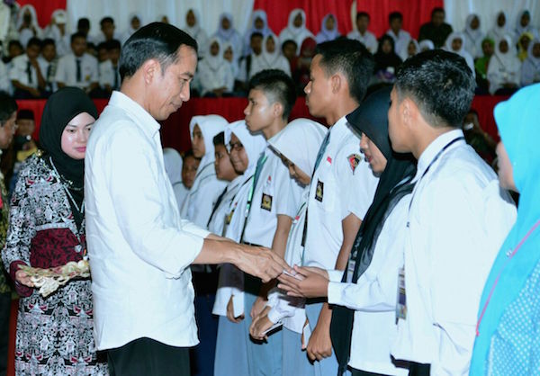 Begini Alasan Jokowi Membagian KIP kepada Para Siswa