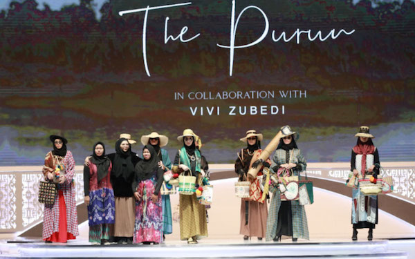Vivi Zubedi Kenalkan Aksesori Etnik dari Purun