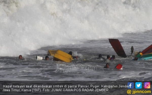 Detik-detik Mengerikan Kapal Nelayan Jember Tenggelam