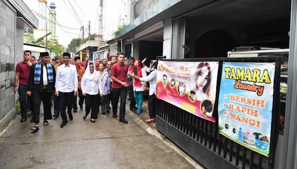 Blusukan di Bekasi, Jokowi Tinjau Program Sambungan Listrik Gratis