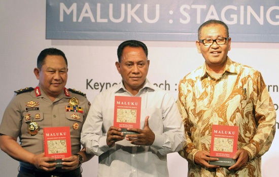 Akademisi Undana Kagumi Buku Karya Komarudin Watubun