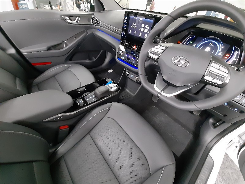 Hyundai Ioniq Diklaim Lebih Ramah Kantong Berbanding Mobil Bensin