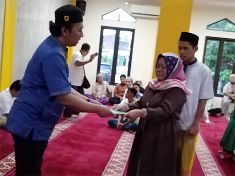 Warga Duren Sawit Tahlilan dan Buka Puasa Bersama untuk Anggota KPPS yang Meninggal