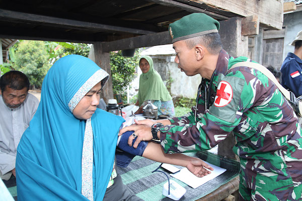 Demi Rakyat, TNI Gelar Bakti Sosial di Lombok Timur