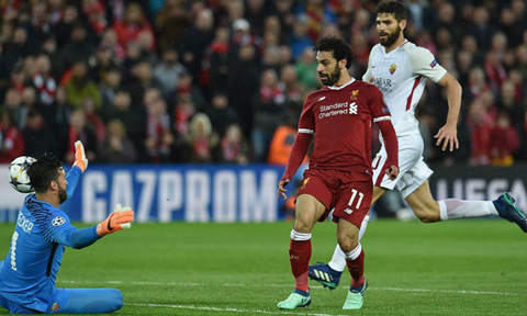 Mohamed Salah: 2 Gol, 2 Permohonan Maaf dan 2 Sujud Syukur