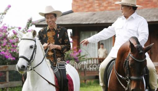 Milenial Demen Jokowi Naik Chopper atau Prabowo Berkuda?
