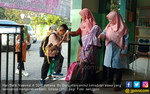 SDIT Almaka Ikut Peringati Hari Batik Nasional