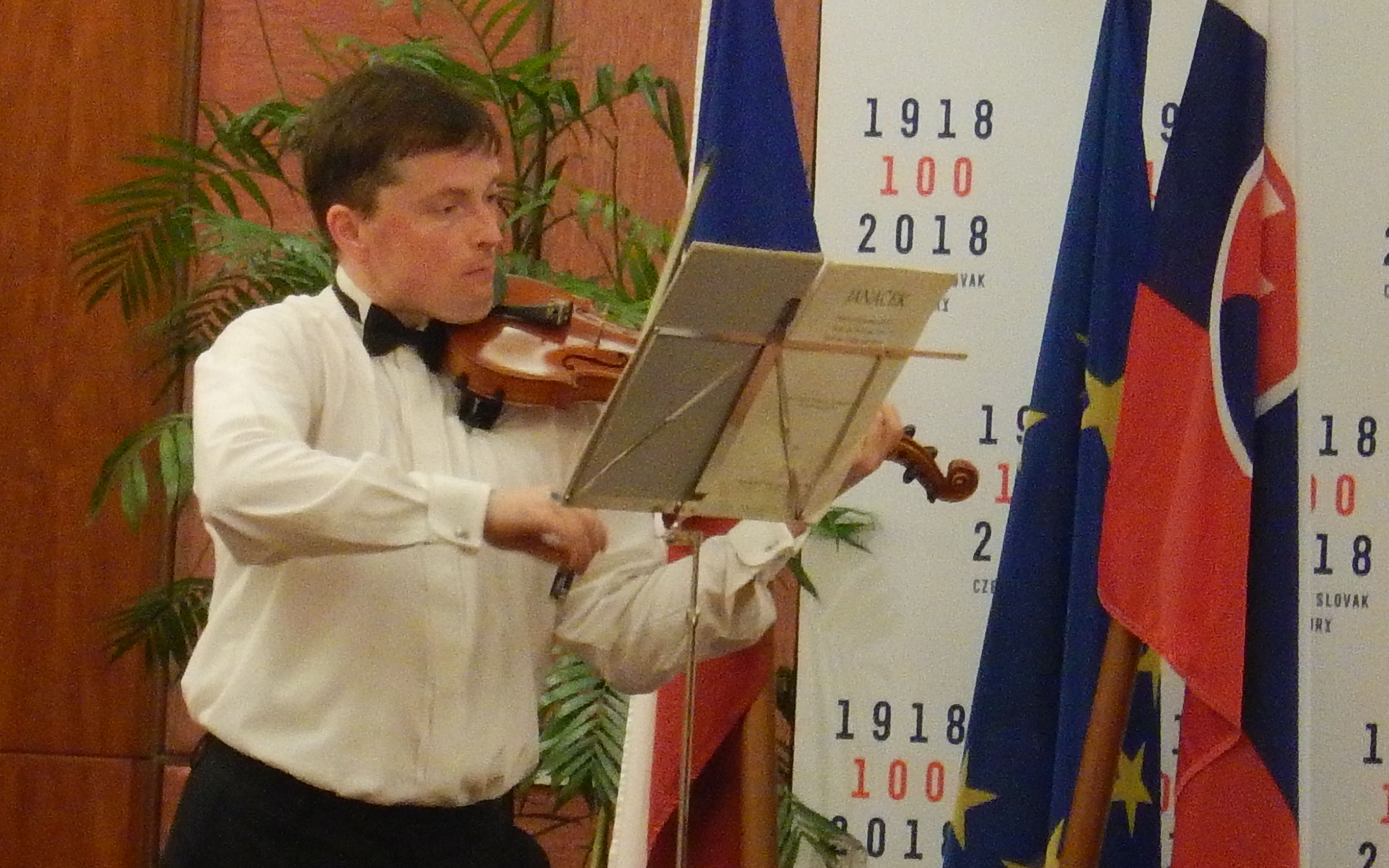  Dua Musisi Satukan Ceko dan Slovakia Lewat Musik Klasik  