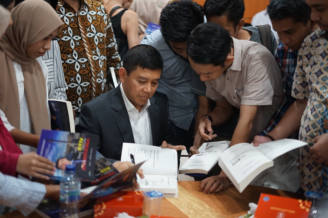 Yuddy Chrisnandi Tuangkan Gagasan via Buku Dari Kyiv Menulis Indonesia