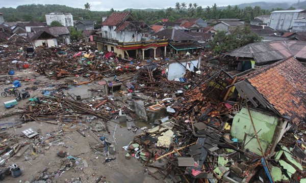 UMB Jakarta Kirim Bantuan untuk Pengungsi Korban Tsunami 