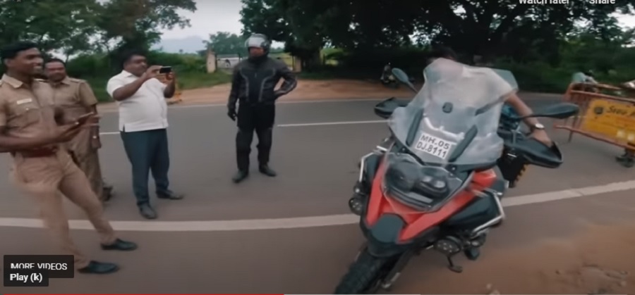 Polisi India Terkagum-kagum dengan Motor Adventure Ini, Ternyata..