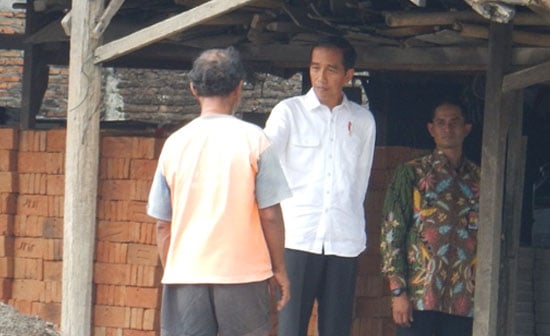 Jokowi Pantau Gladi Kotor Nikahan Anaknya di Pinggir Jalan