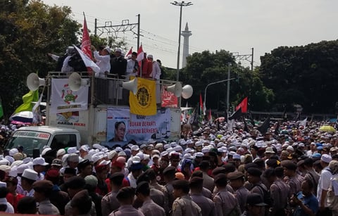 Aksi Bela Islam 64: Dimulai Azan, Diwarnai Indonesia Raya