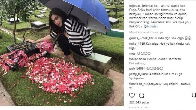 Kangen, Jessica Iskandar Sambangi Makam Olga Syahputra