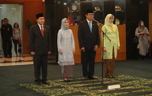 Zulkifli Hasan Lantik Lima Anggota Baru MPR