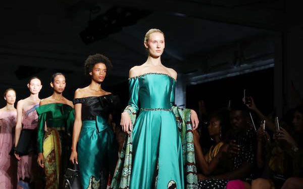 Coreta Louise Tampilkan Batik Sulut di New York Fashion Week