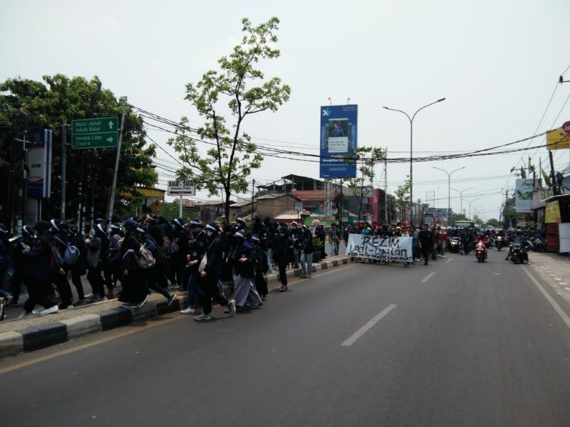 Jalan Juanda Ciputat Tersendat, Demo Mahasiswa Ciputat Menggugat Makin Berlipat