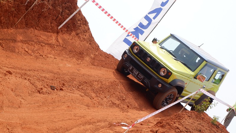 Test Drive Suzuki Jimny Terbaru di Habitat Aslinya, Gokil!
