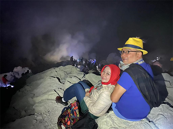 Asyiknya Ridwan Kamil &amp; Keluarga Menikmati Api Biru Kawah Ijen Banyuwangi