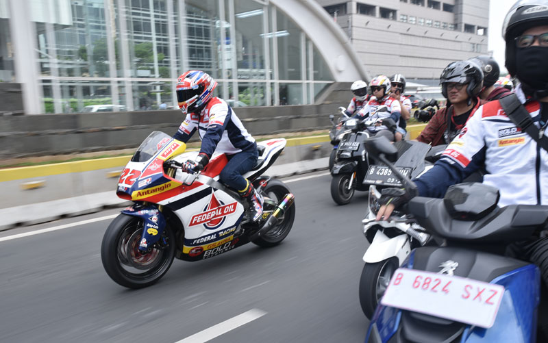 Sam Lowes Riding Keliling Jakarta, Hormat ke Patung Sudirman Hingga Target Moto2